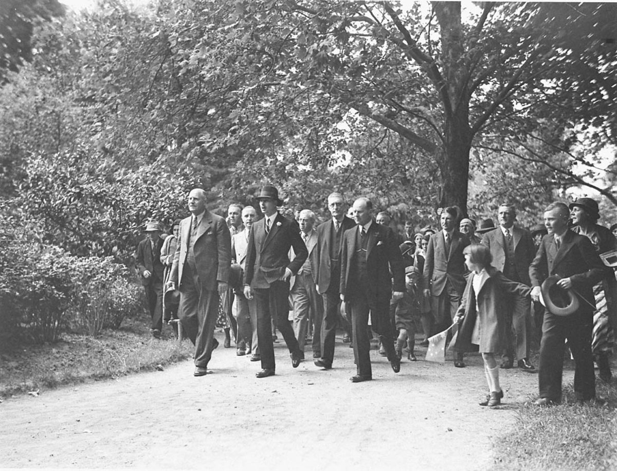 The Duke walking through the park Reginald Weaver tall man just behind him (1934)