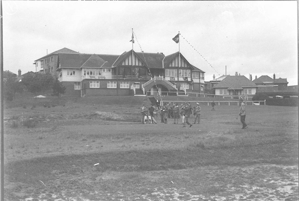 The old Kensington golf club house at Tunstall Avenue before it was burnt down in 1932 (1930s)