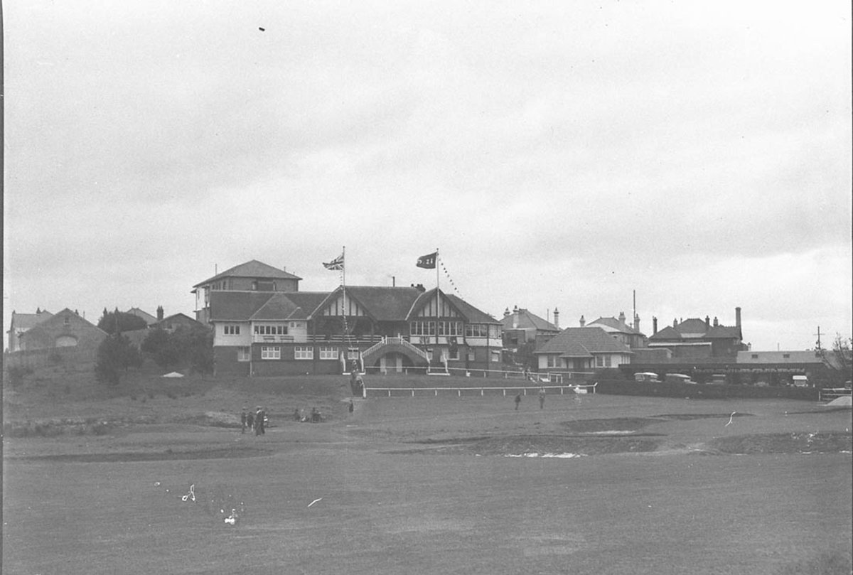 The old Kensington golf club house at Tunstall Avenue before it was burnt down in 1932 (c. 1932)