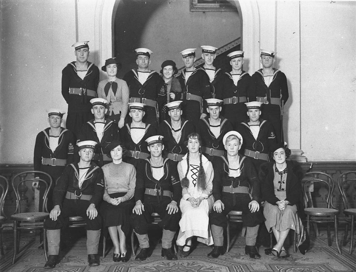 The RAN Navy Reserve group with five women (c. 1932)
