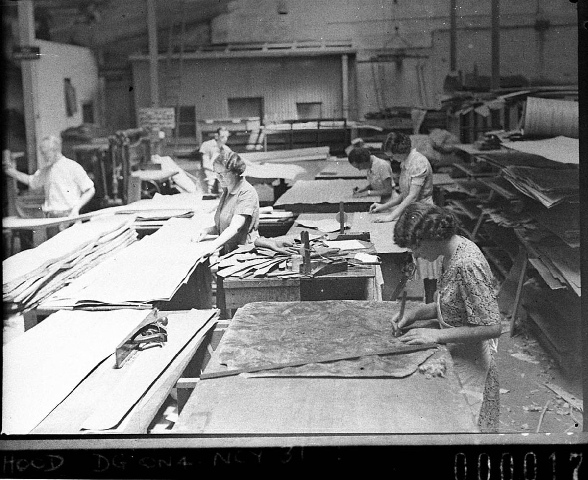 The veneer assembly and selection tables Frederick Roses factory at Mascot taken for Timber Journal (1940)