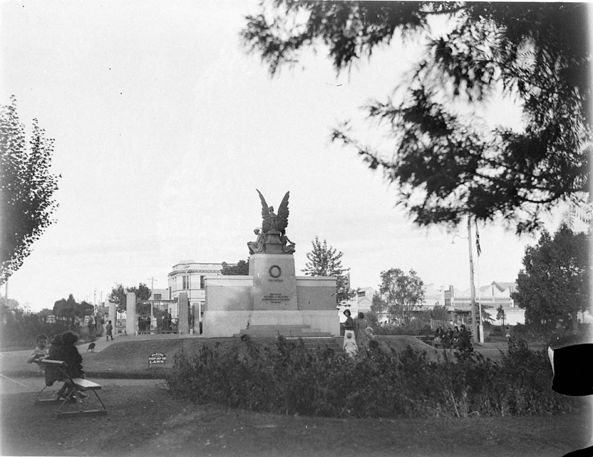 The whole of the Memorial (1925–57)