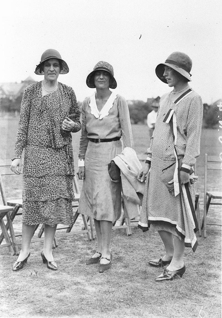 Three unidentified society women (c. 1932)