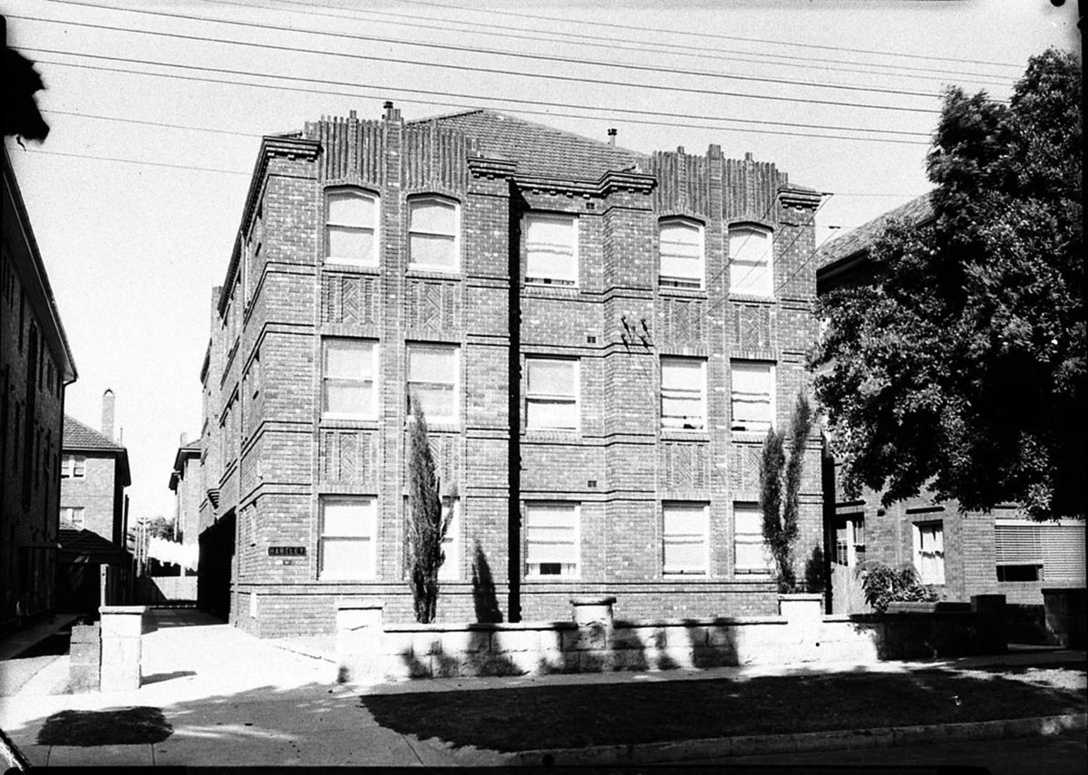 Threestorey block of flats Hartley, Rose Bay (1944)