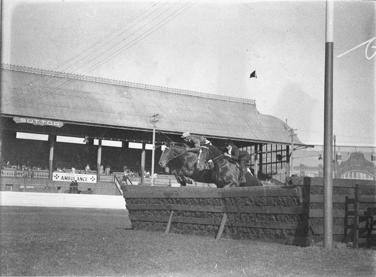 Two jump together (1925–57)