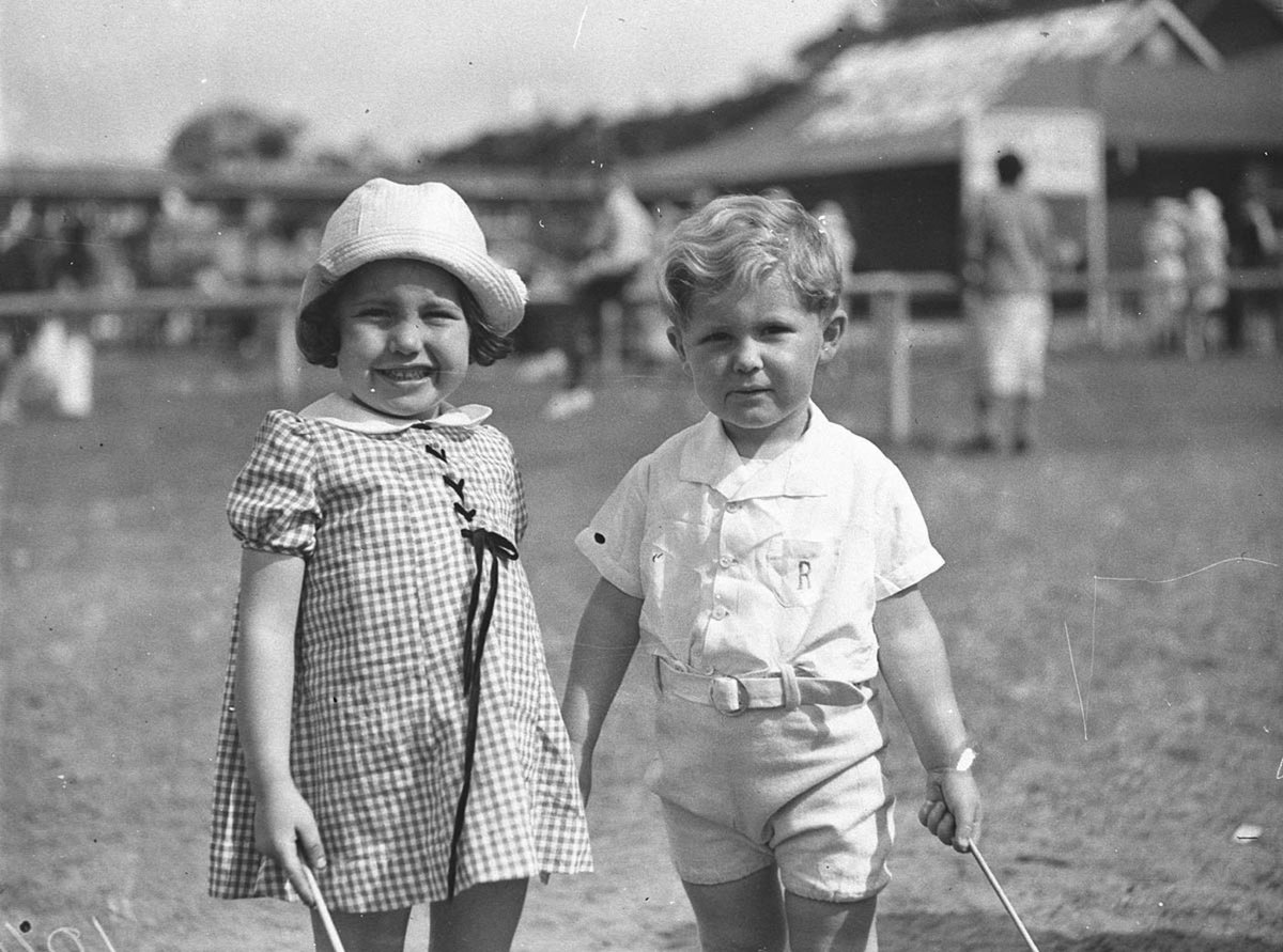 Two small children (1920s)