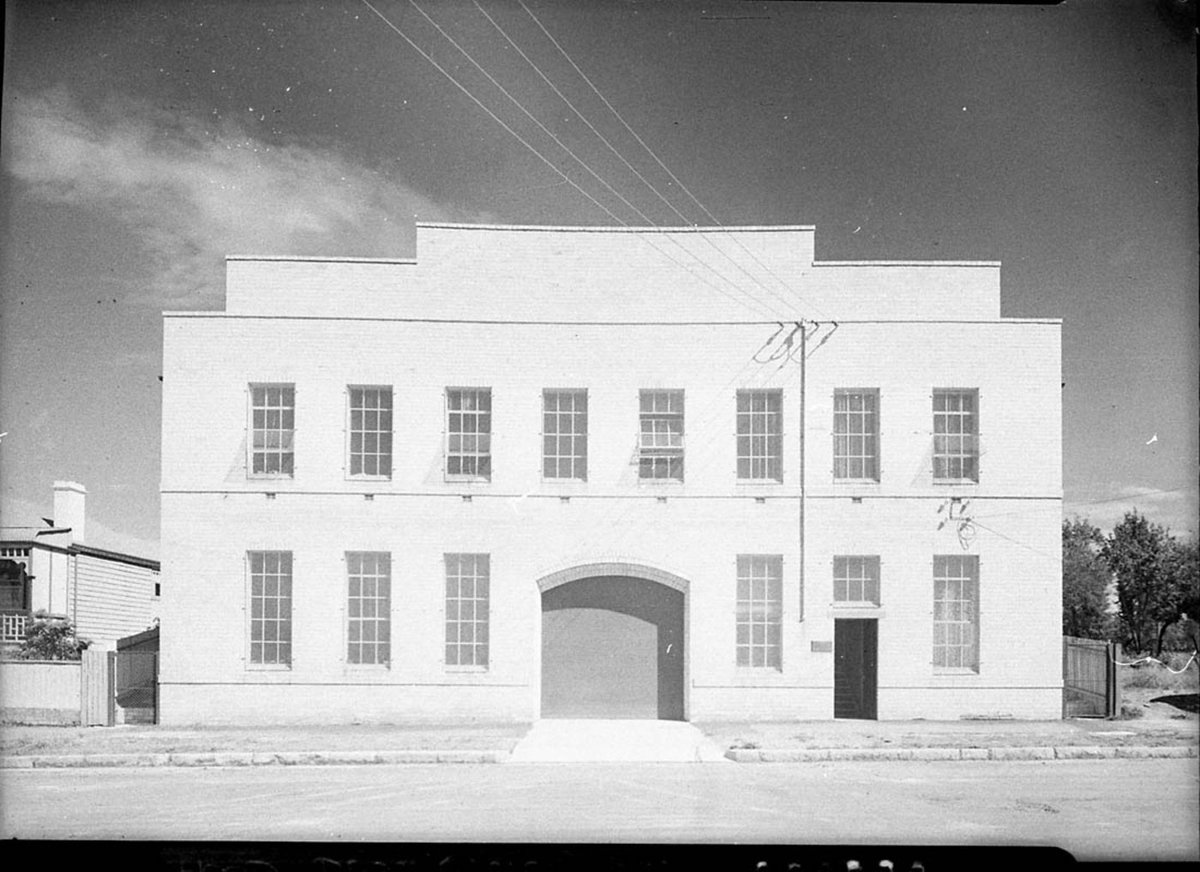 Unidentified factory building front facade (1937)