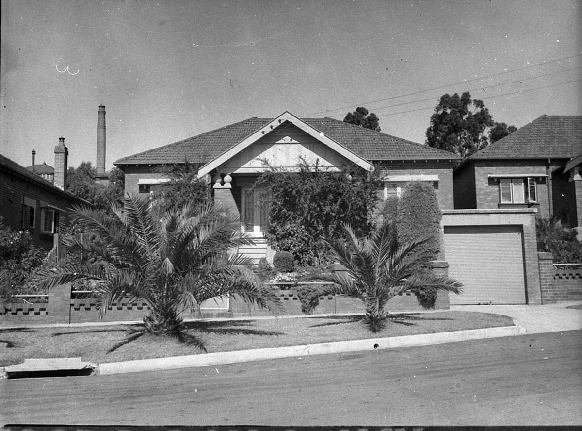 Unidentified image from group described in Hood register as Associated Press negatives some Union Theatres Capitol military Newspaper News, Sydney (1930s)