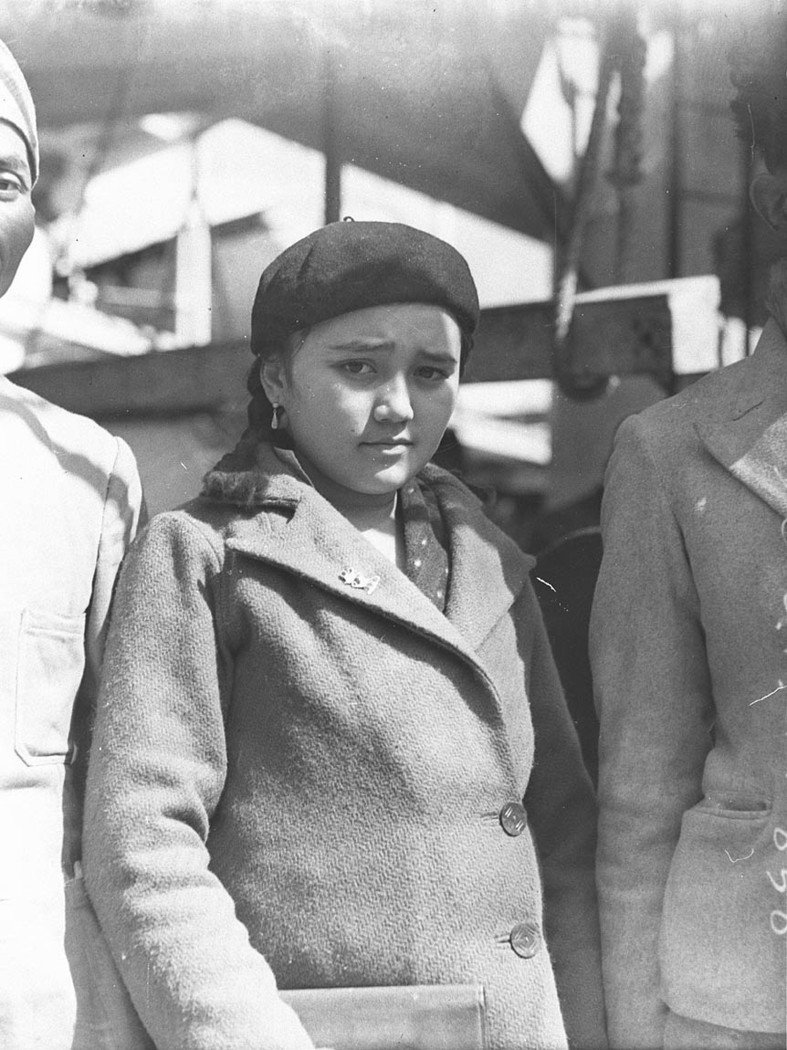 Unidentified passengers arrive (1920s)