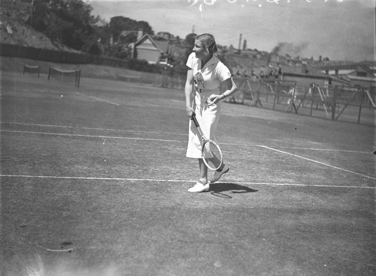 Unidentified women tennis players at White City, Rushcutters Bay (1920s)