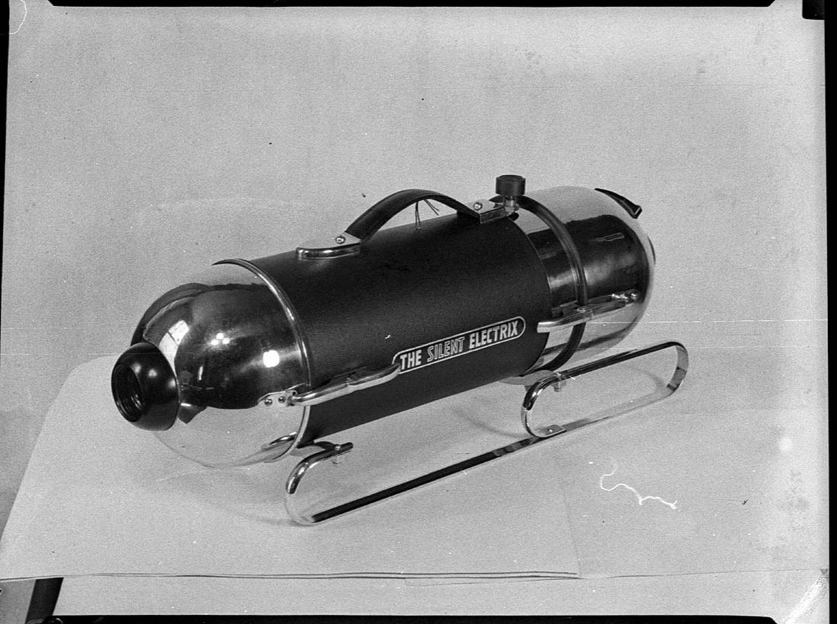 Vacuum cleaner (1947)