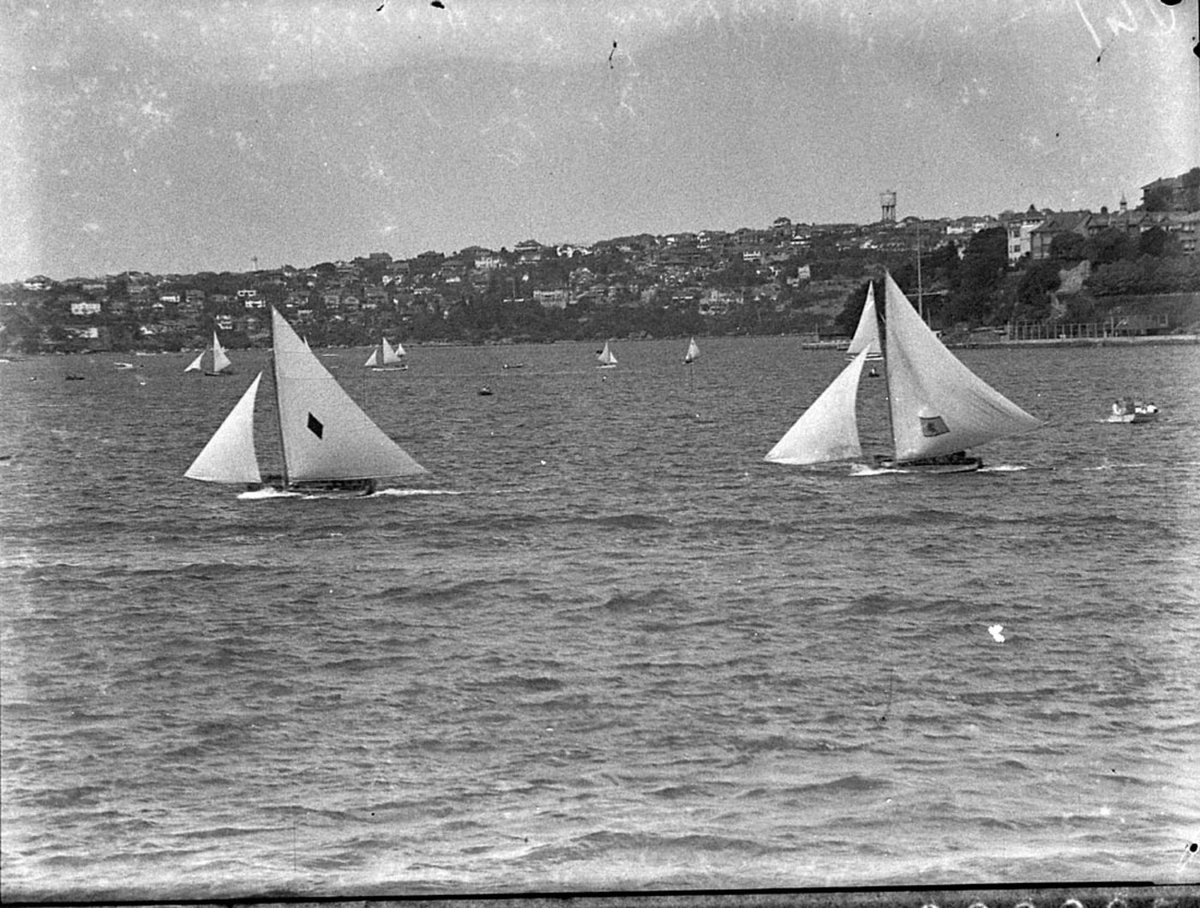 Vaucluse Regatta 18footers racing on Sydney Harbour (1935)