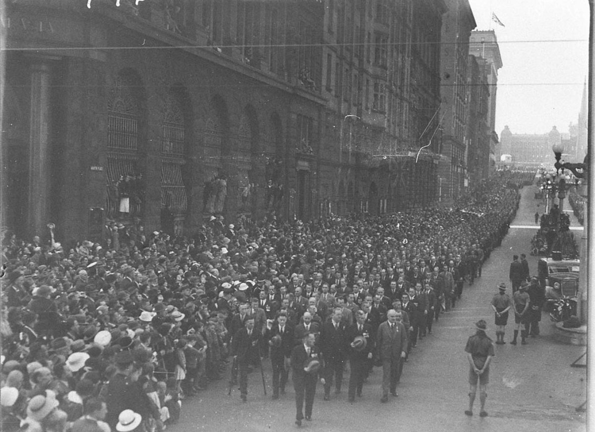 Veterans march past the Cenotaph with hats over heart, Sydney city centre (c. 1935)