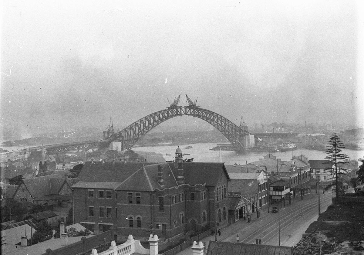 View from North Sydney showing the near closure of two spans (1930–32)