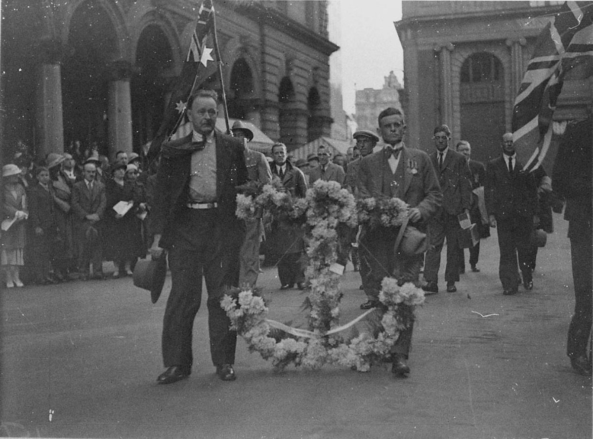War veterans at wreath laying ceremony at Cenotaph, Sydney city centre (1930s)