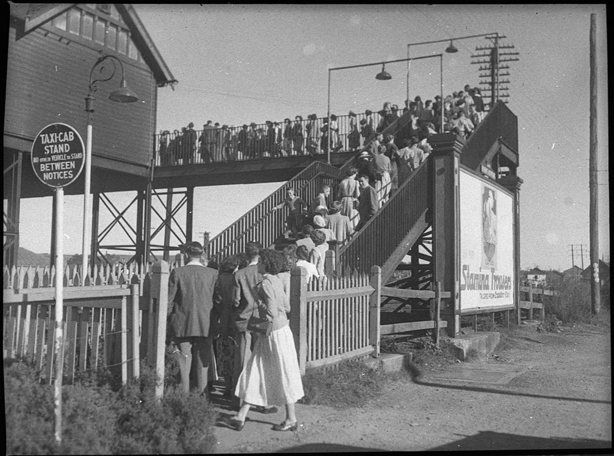 Waratah Railway Station during bus strike (1953)