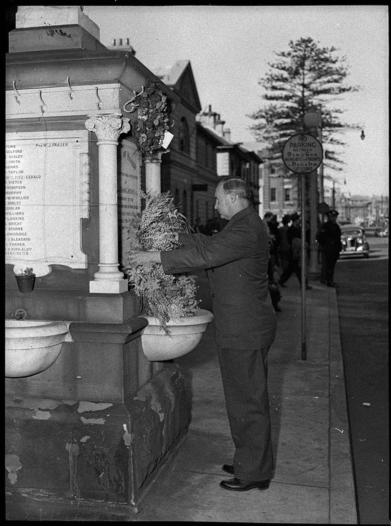 Wattle Day wreath laying Alderman Purdue laying wreath on War Memorial in front of Post Office Hunter Street Newcastle, Sydney city centre (1953)
