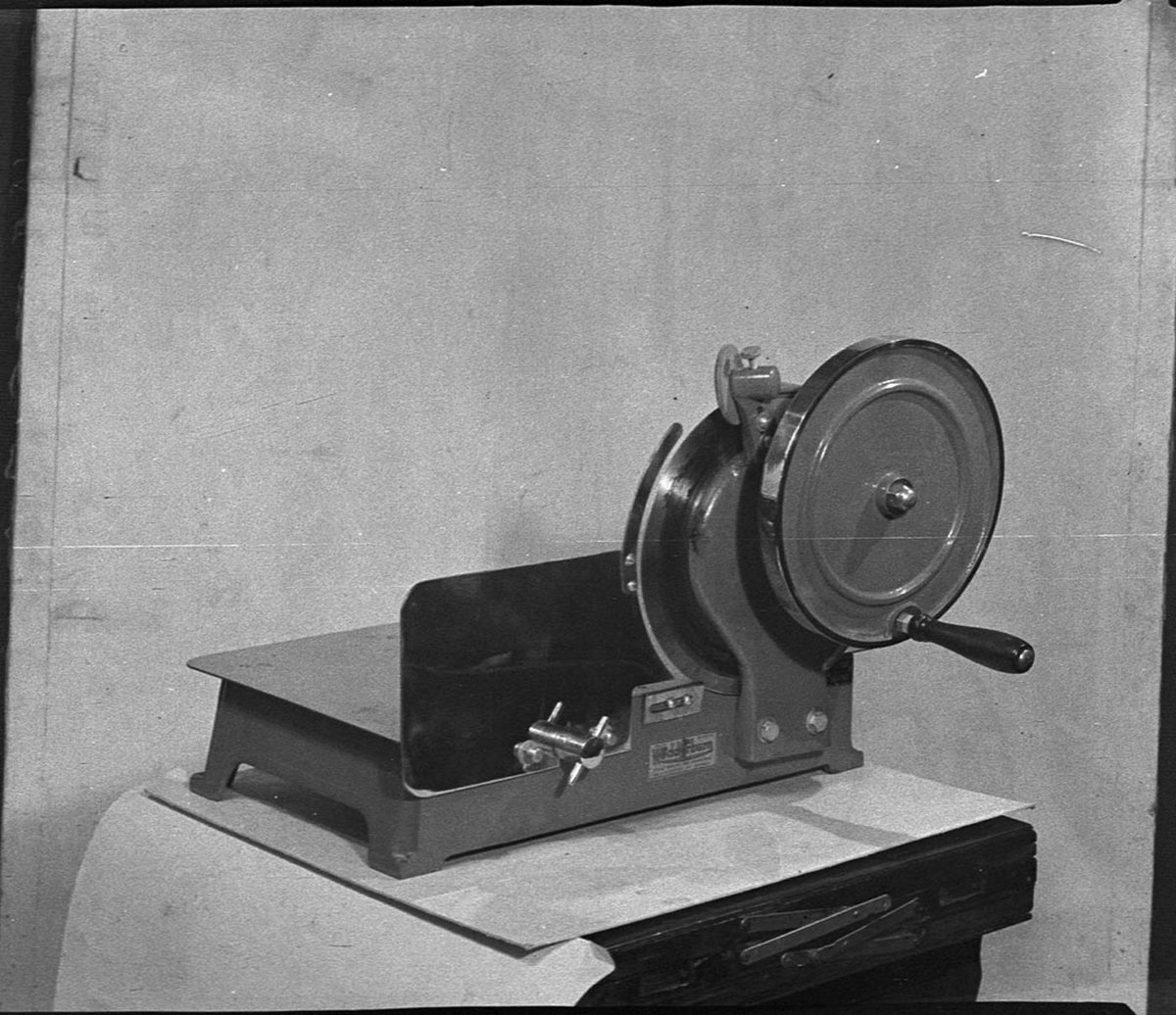 Wedderburn meat slicing machine, Sydney (1945)