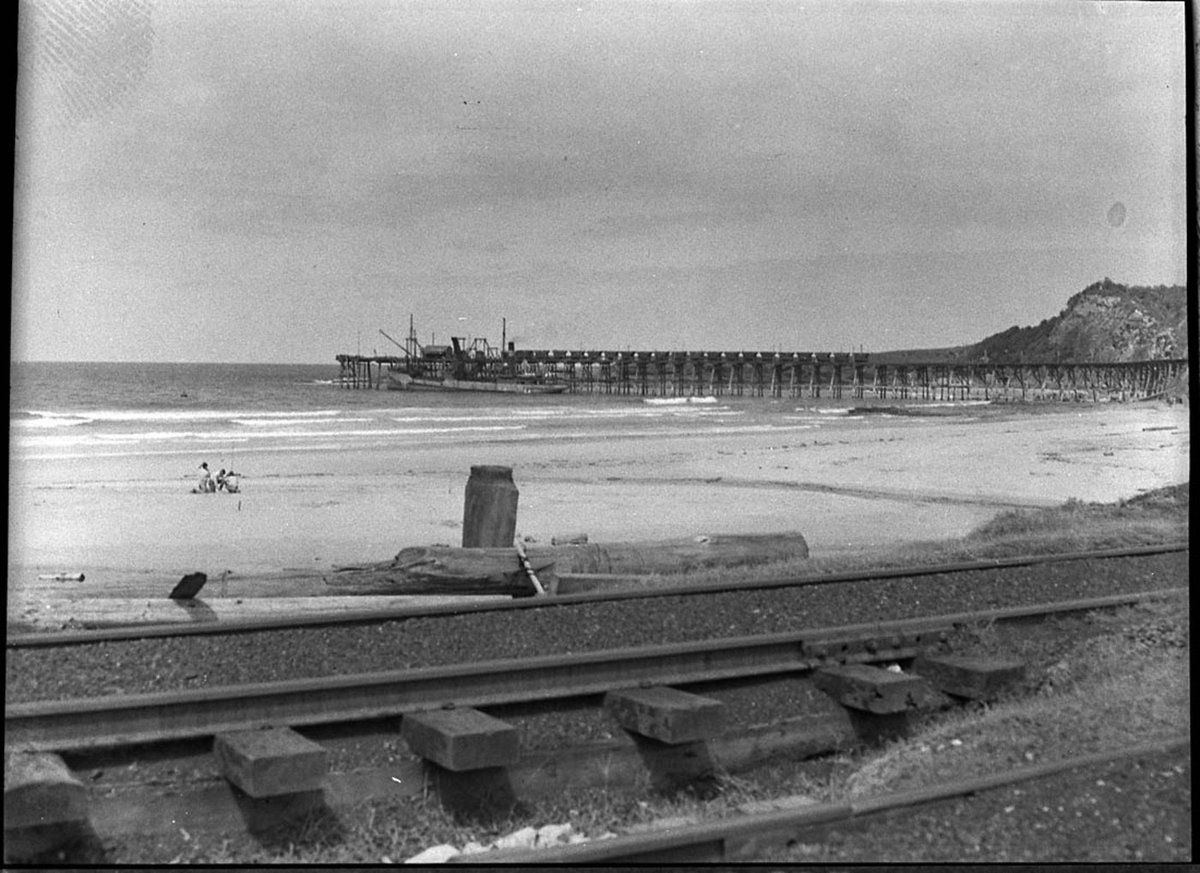 Wharf at Catherine Hill Bay (1957)
