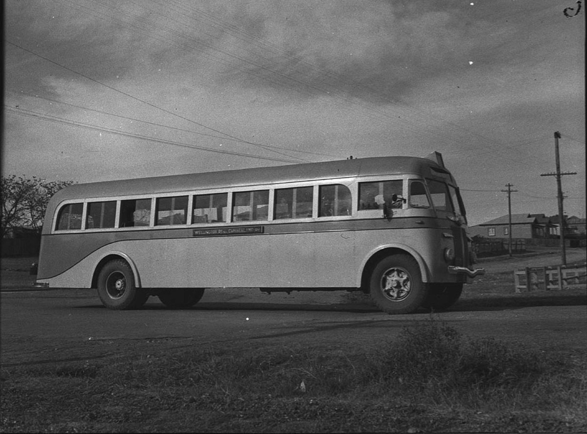 White bus (1946)