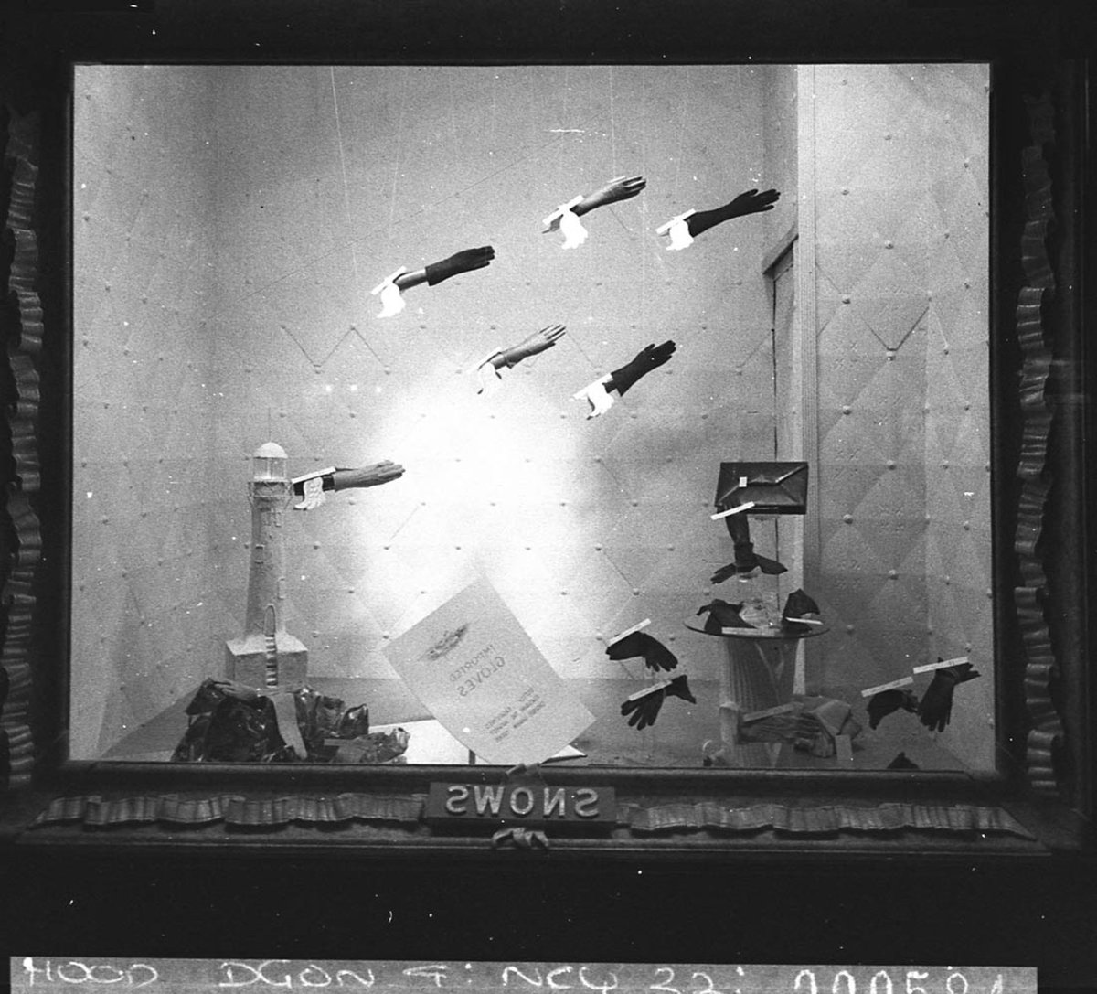 Womens gloves, Sydney (1947)