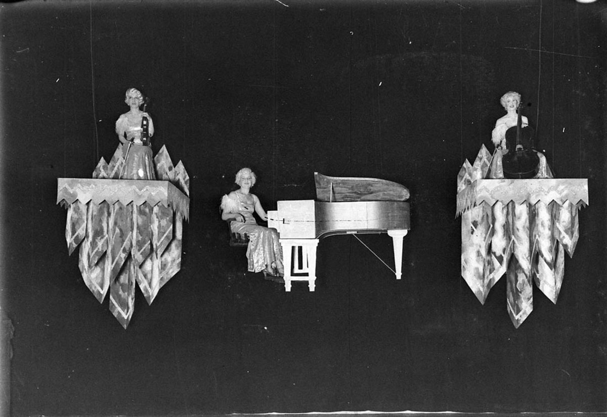 Womens string trio (1930s)