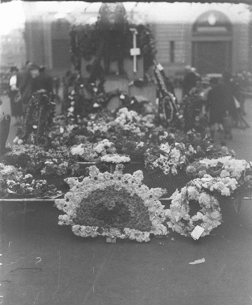 Wreaths cover the Cenotaph, Sydney city centre (c. 1935)
