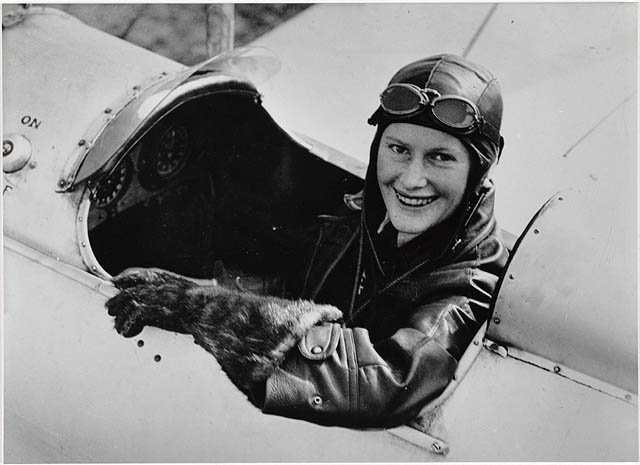 Nancy Bird in Gipsy Moth at Kingsford Smith Flying School, 1933a, Mascot