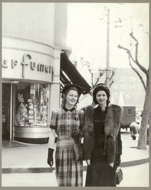 Australian fashion outside Minerva French Perfumery, Kings Cross, Sydney, July 1941