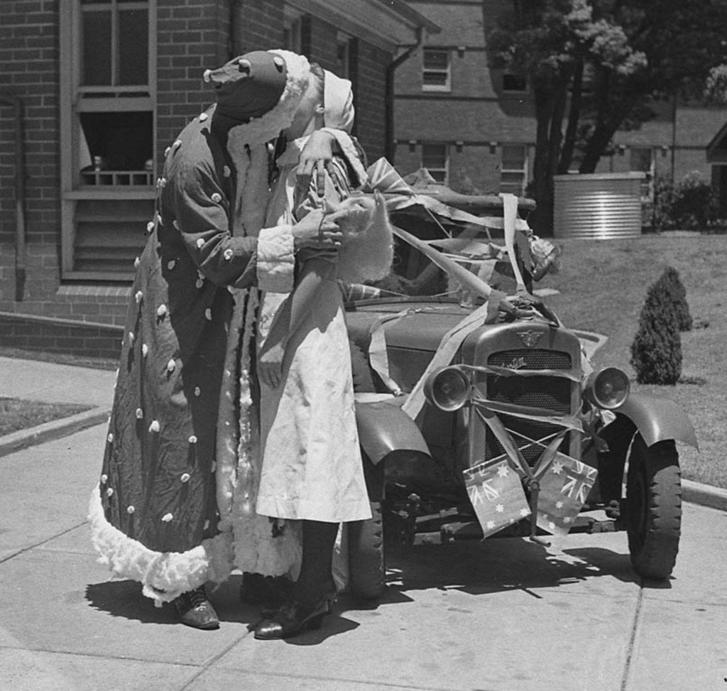 Royal Price Alfred Hospital Christmas kiss, Sydney, December 1944, Camperdown
