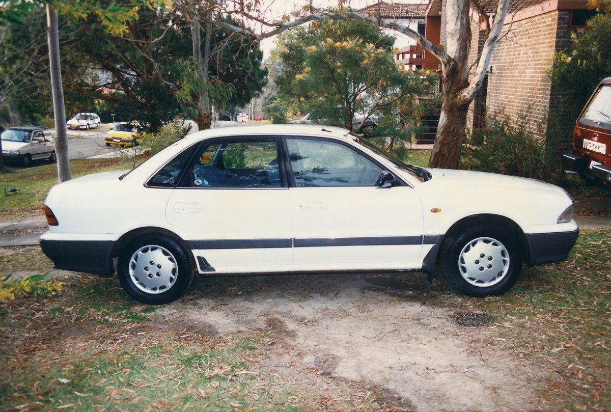 1995 Mitsubishi Magna (TS) Executive V6 sedan, Sydney