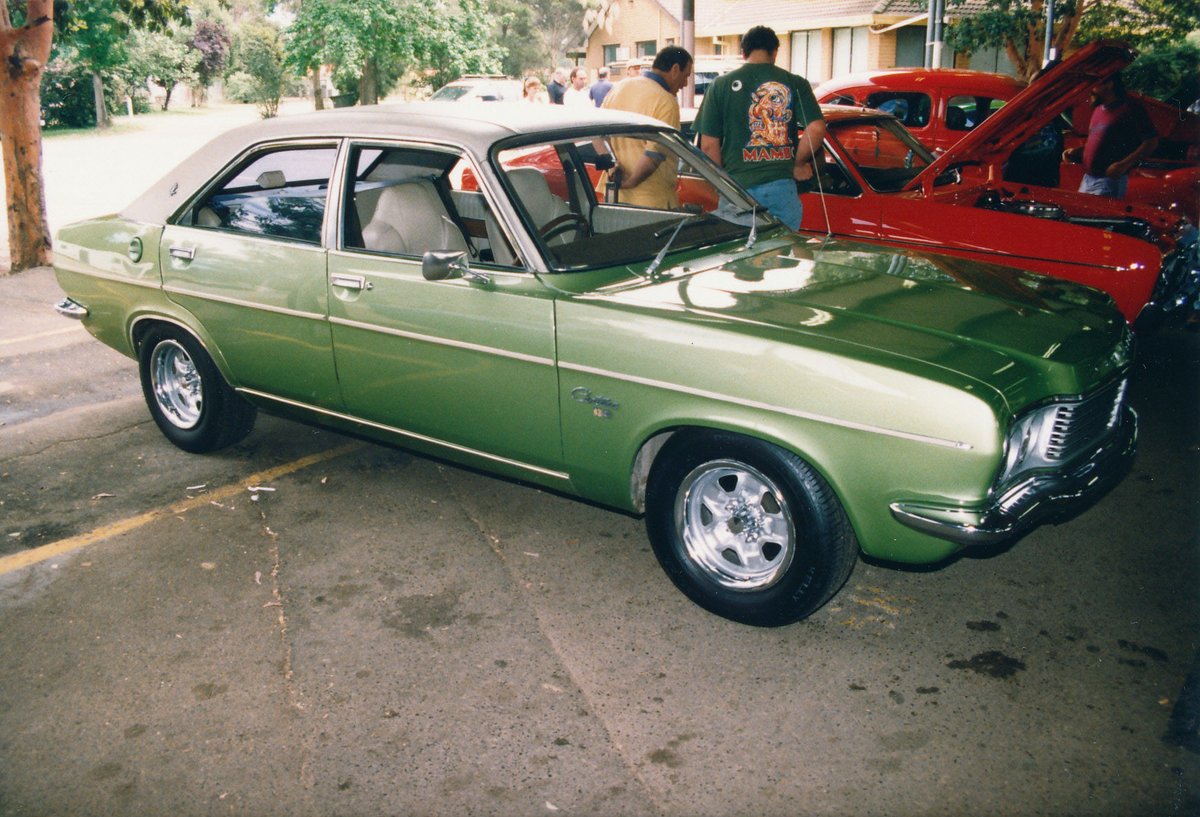 Chrysler Centura KB GL, Moore Park (1998)