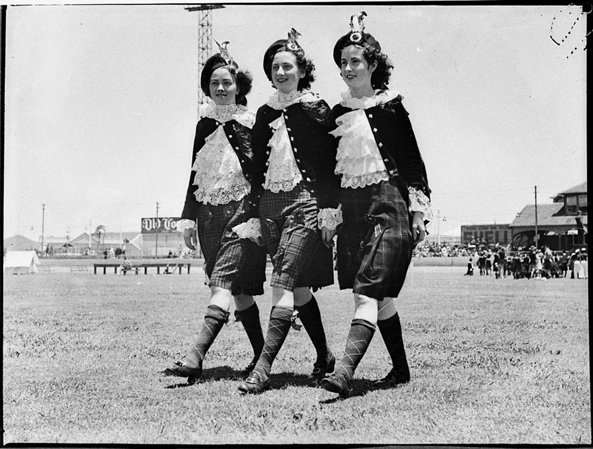 Highland Gathering, New Year's Day, Sydney Showground, 1 January 1937 - photographer Sam Hood, Moore Park