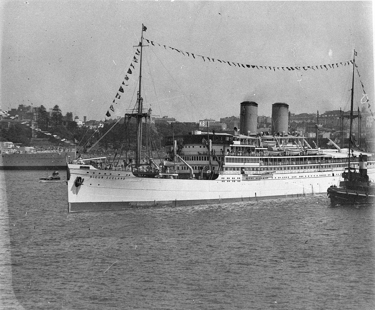 Dutch liner "Nieuw Zeeland" passing the moored HMAS "Canberra", Sydney Harbour Bridge opening, 19 March 1932 - Sam Hood