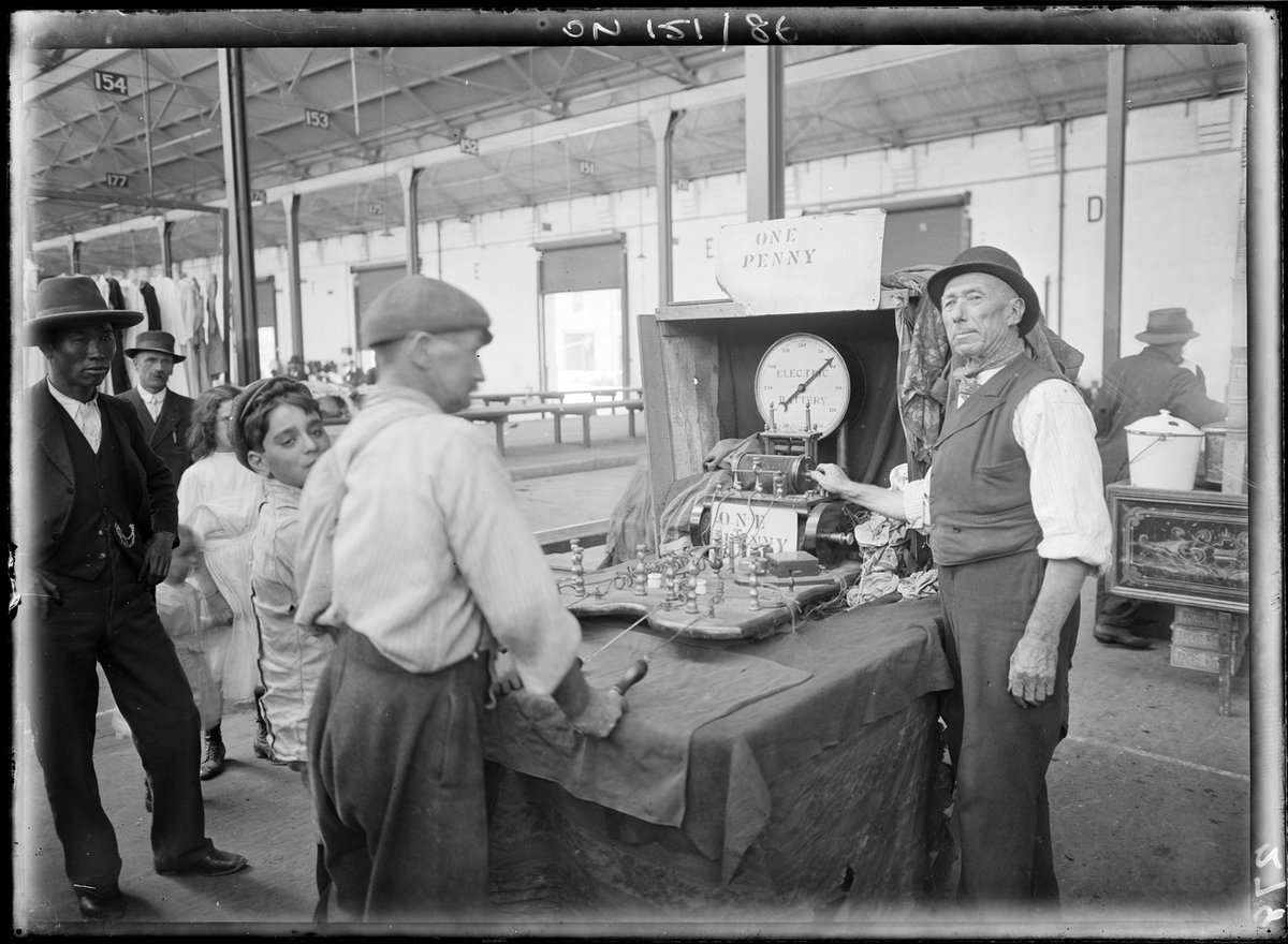 Sydney markets, by Rex Hazlewood, c. 1911-1916 (1911–16)