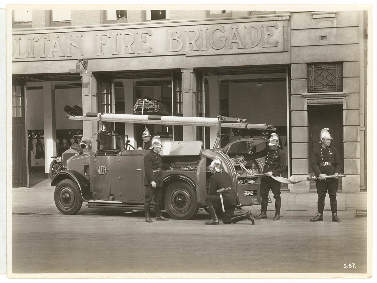 Five firemen, Metropolitan Fire Brigade engine and crew, Castlereagh Street headquarters, (pre-1955) - photograph Sutcliffe Pty Ltd, Sydney city centre (1920–80)