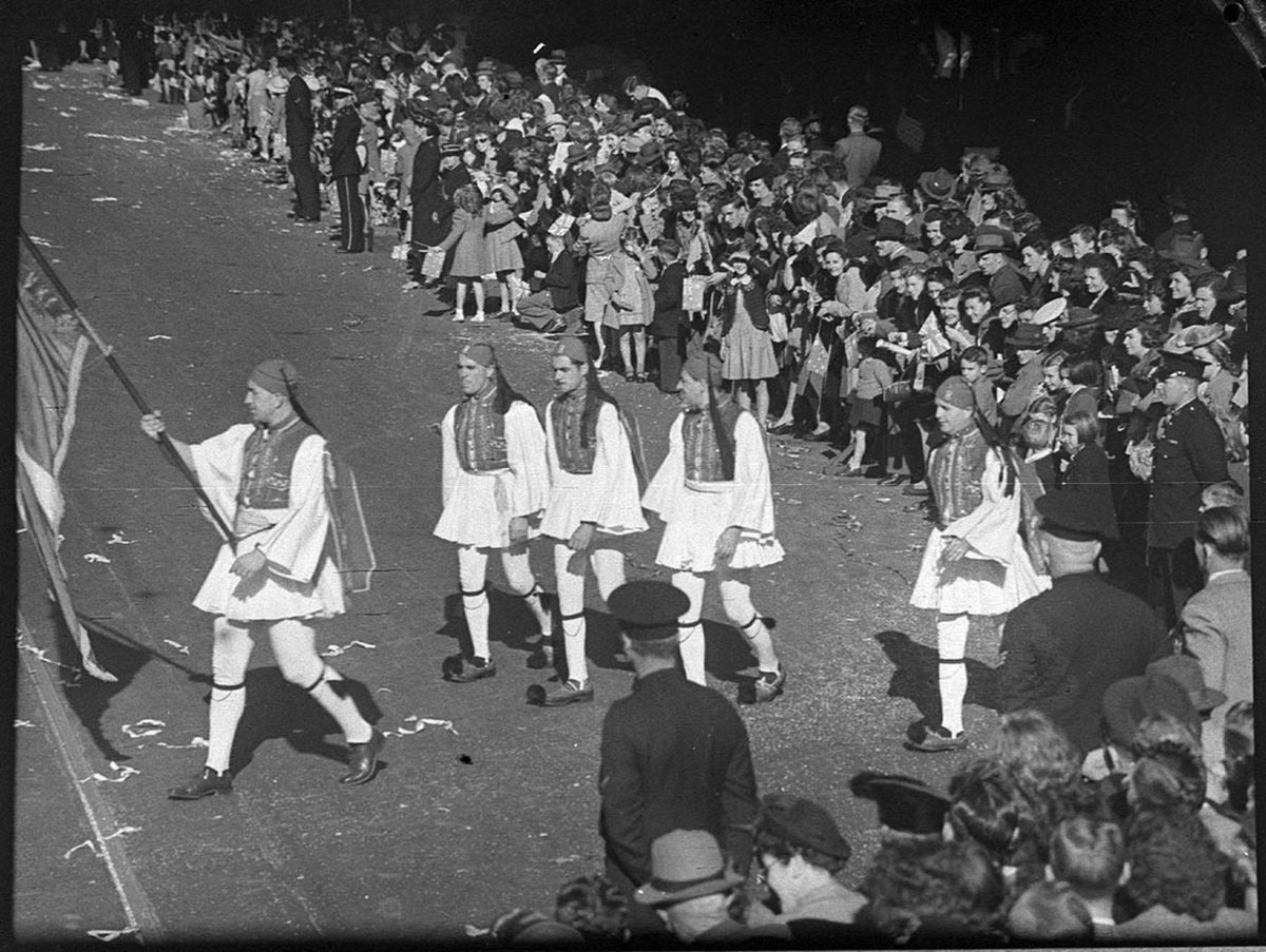 Victory Day procession, Sydney, 10 June 1946, Sam Hood