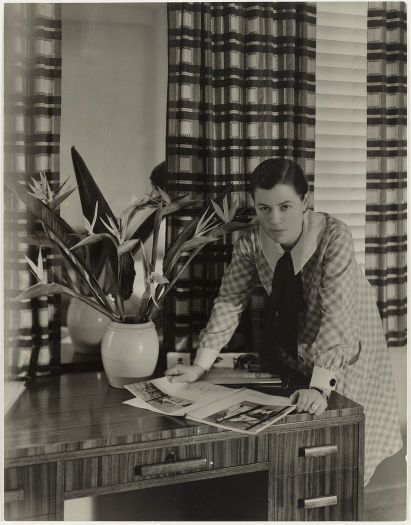 Mrs Mollie Grey, interior decorator, Greenknowe Avenue, Potts Point, Sydney, ca. 1935- photographer Harold Cazneaux (c. 1935)
