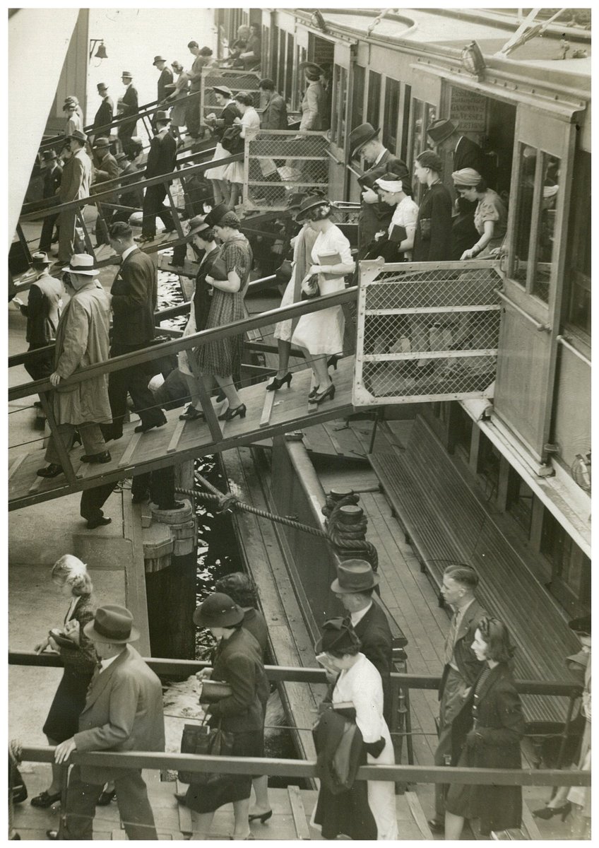 Disembarking South Steyne, Sydney, 1940 - attributed to Dennis Rowe