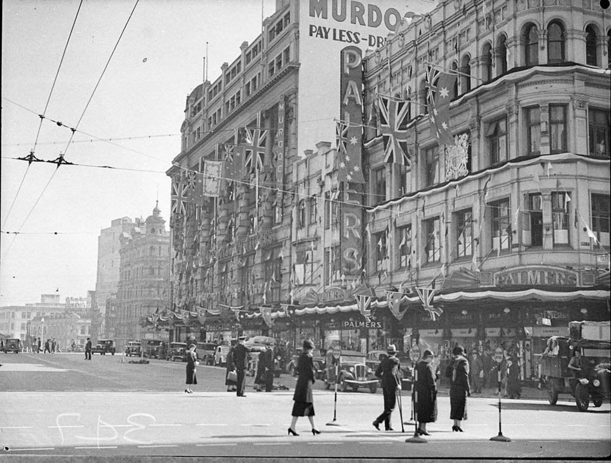 Palmer's and Murdoch's department stores decorated for Gloucester Royal visit or Coronation, 1934 or 1937, by Sam Hood, Sydney