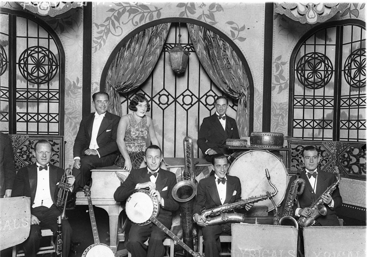 Beryl Evetts and the Syd Roy Lyricals Dance Band at Mrs. McLurcan's Wentworth Hotel, February 1929, by Sam Hood, Sydney city centre