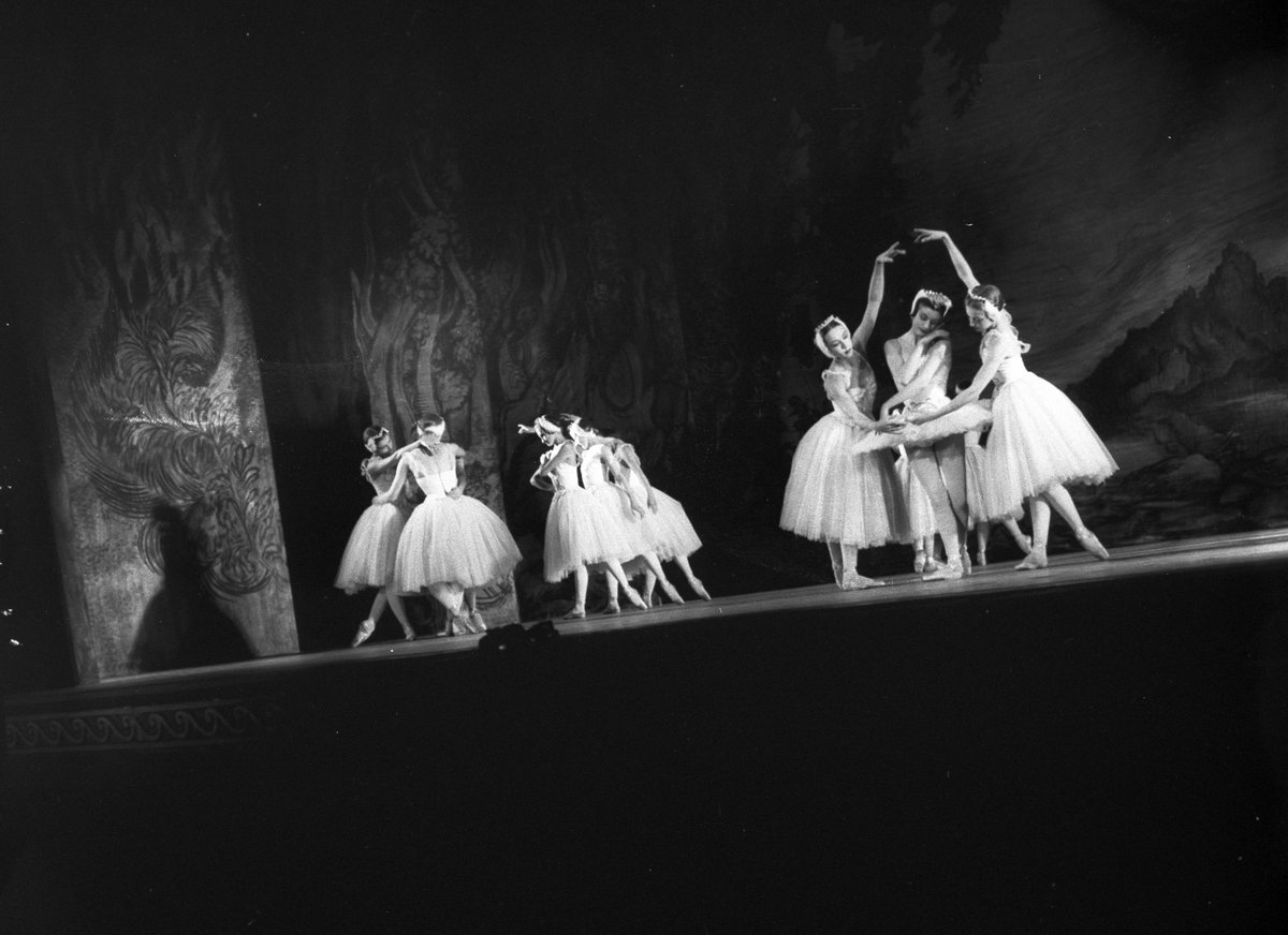 Royal Ballet's Swan Lake at the Empire Theatre, Sydney, 10 September 1958 - photographer Ken Redshaw