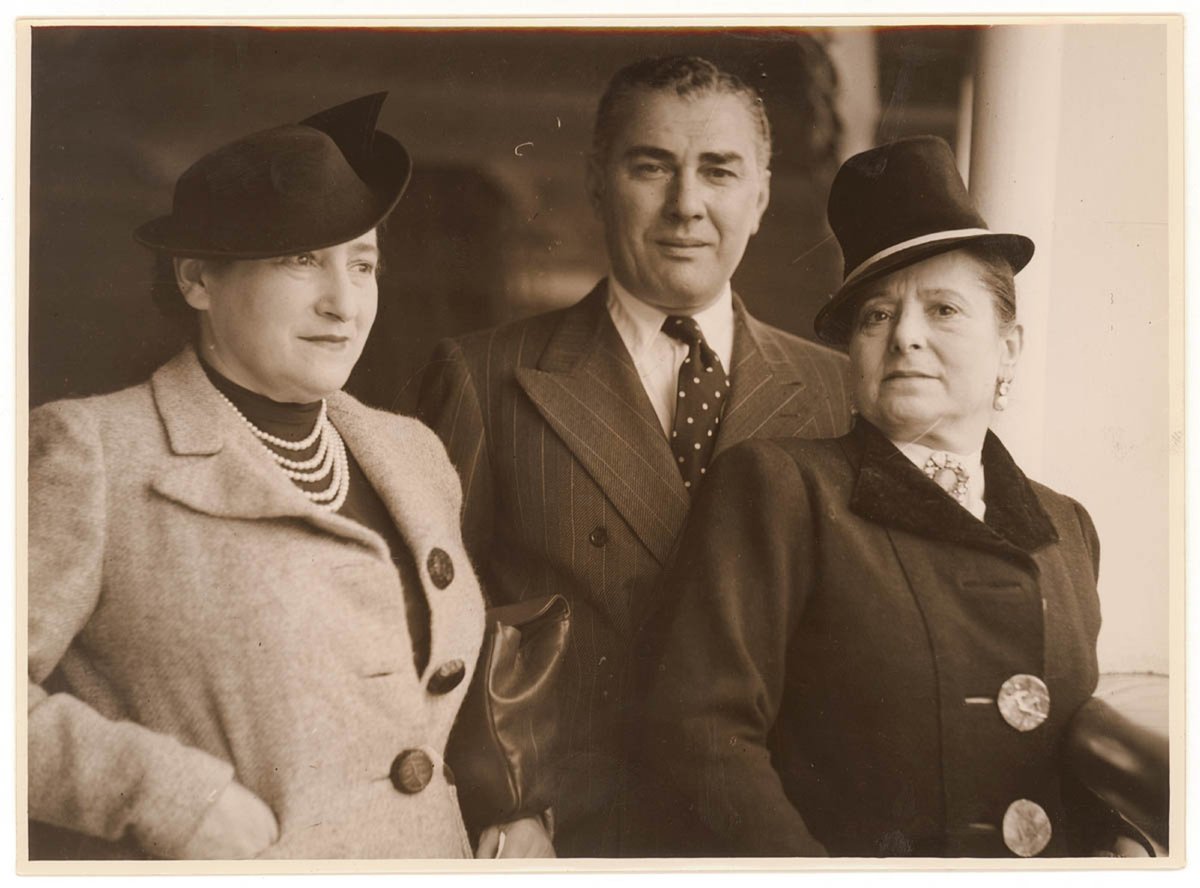 Helena Rubinstein and her husband Prince Gurielli-Tchkonia in Sydney, Australia, 31 October 1938 - photographer Sam Hood