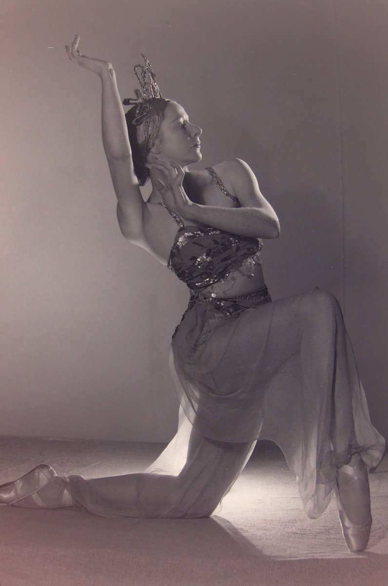 Alison Lee, stage name Helene Lineva and star of the Original Ballet Russe, 1939-1940, posing in the studio, Sydney - photographer Max Dupain (1939–40)