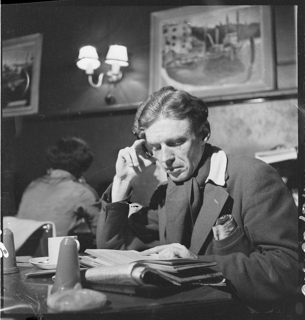 Dick Gooding, journalist; or Leonard Teale (?) from Lincoln Coffee Lounge and Cafe, Rowe Street, Sydney - photographed by Brian Bird c. 1948-1951 (1948–51)
