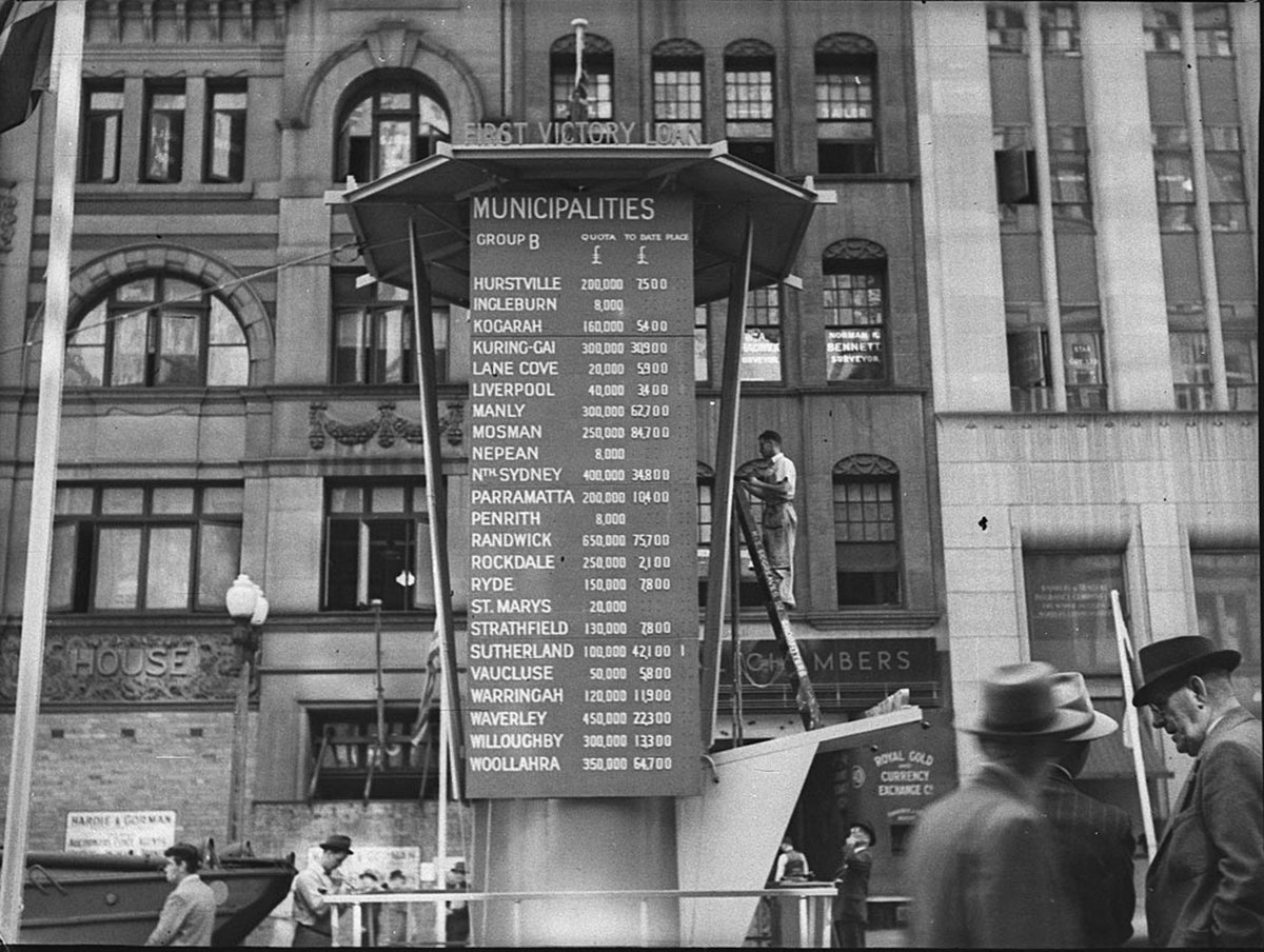 Loan Council, Martin Place, c. 1943, by Sam Hood