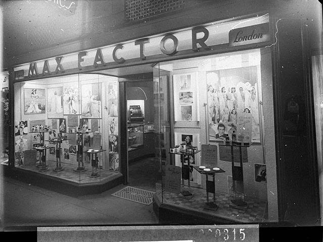 Max Factor cosmetics, Her Majesty's Arcade, Sydney (taken for M.G.M.), c. 1941, by Sam Hood