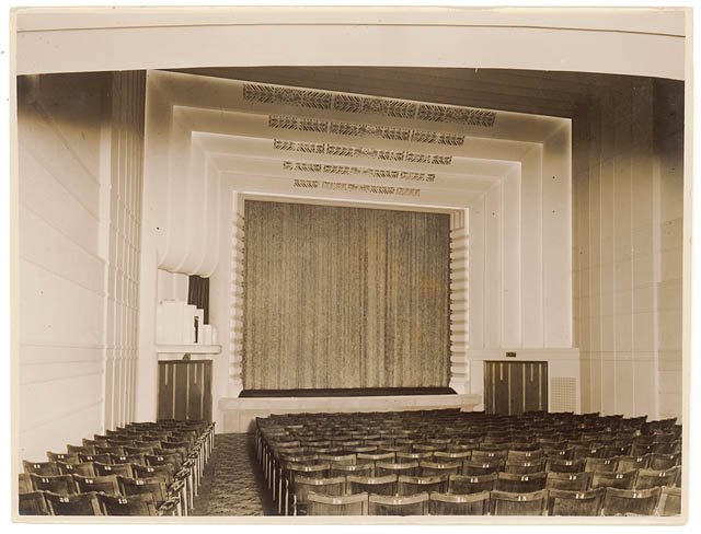 Double Bay Vogue, c. 1930s, by Sam Hood