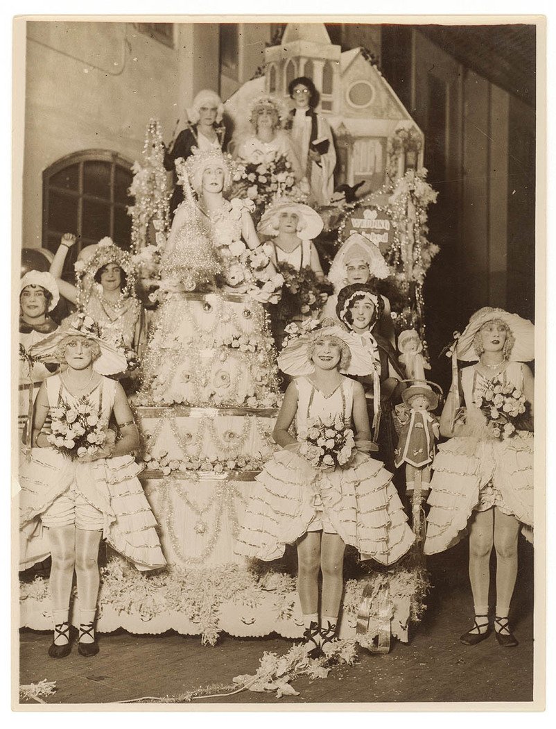 Wedding tableau, Sydney, ca. 1930 - Sam Hood (c. 1930)