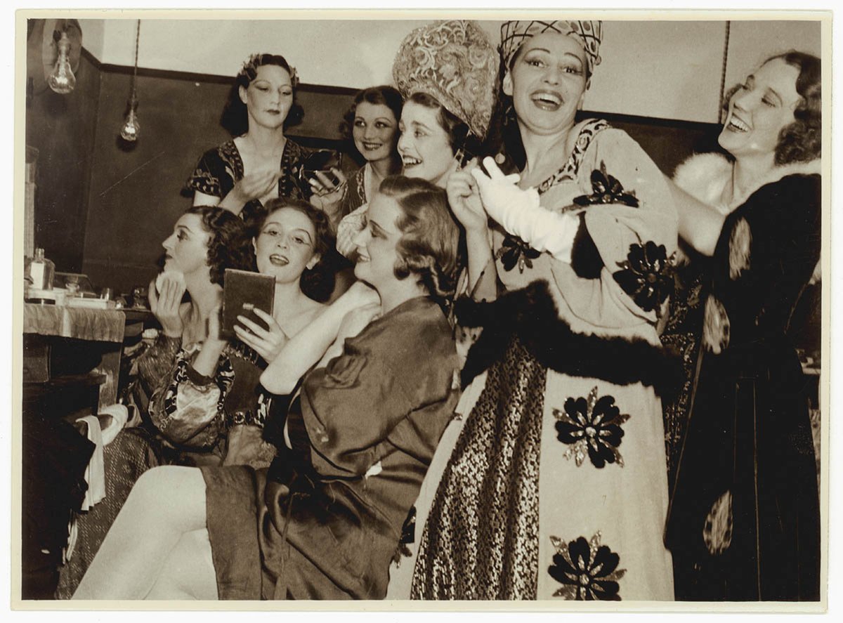 Women's dressing room, Theatre Royal, Sydney, 1930's - Sam Hood, Sydney city centre (1930s)